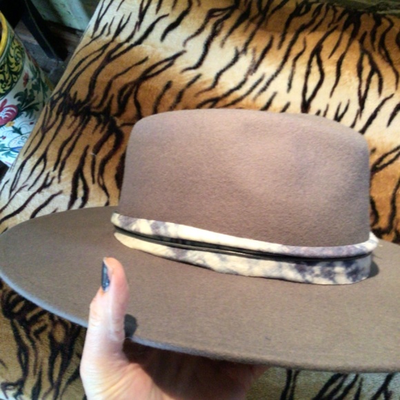 SAlae NEW! Wyeth feathered rancher main image 5